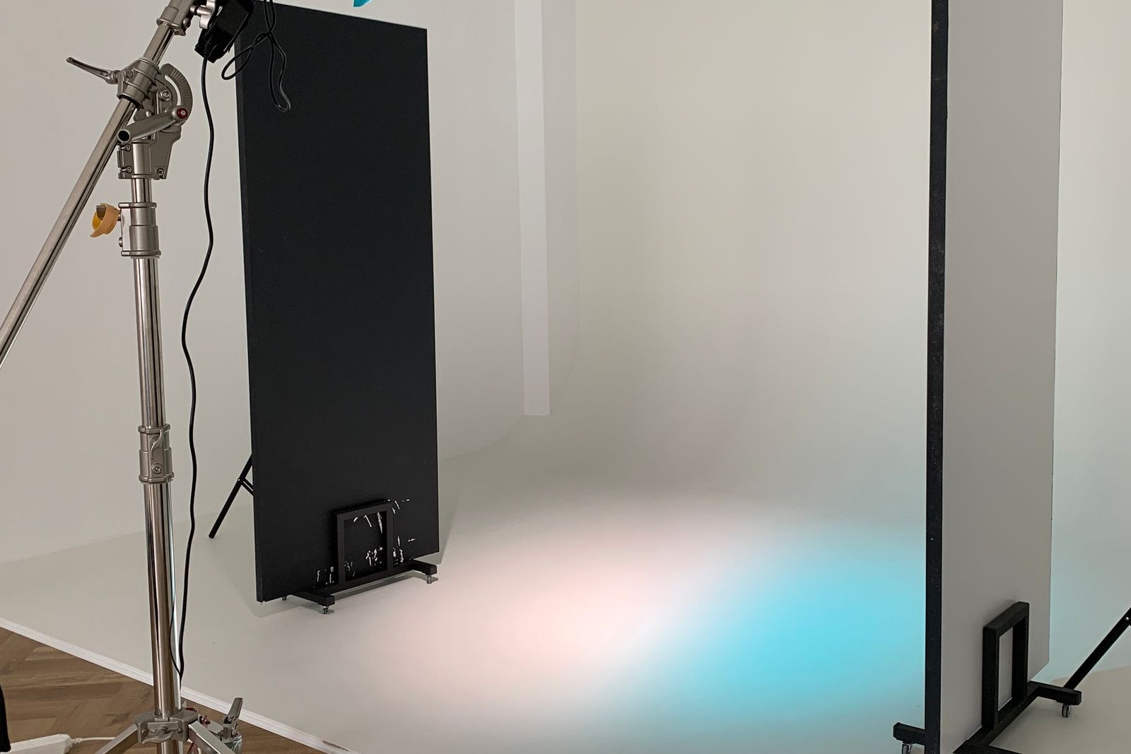 Studio lights in a recording setup